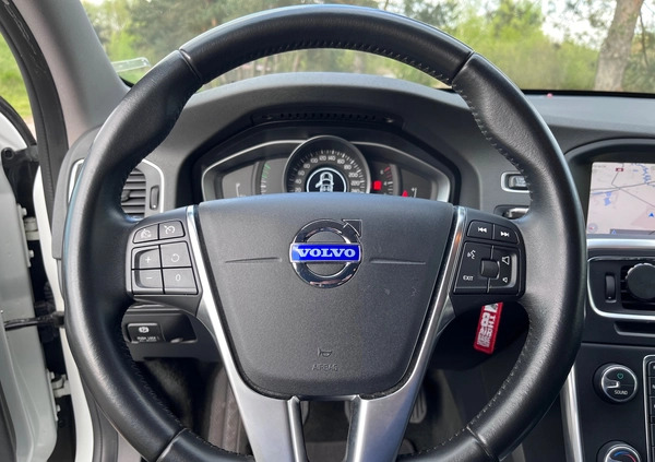 Volvo V60 cena 40900 przebieg: 253000, rok produkcji 2013 z Warszawa małe 781